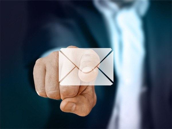 如何給YouTube紅人寫一封無法拒絕的郵件呢