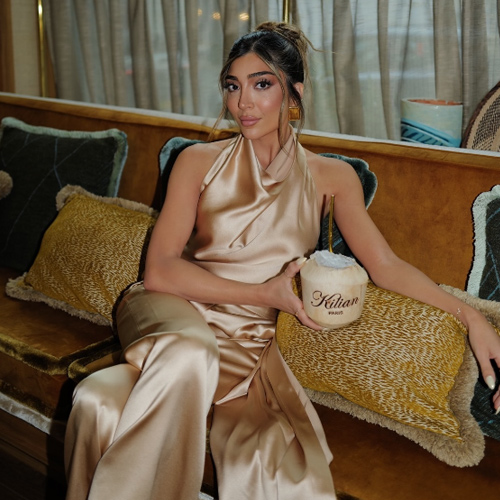 TikTok網(wǎng)紅：英國(guó)時(shí)尚服裝穿搭宣傳推廣博主