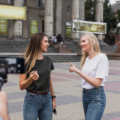 探索海外紅人：引領(lǐng)全球趨勢的社交媒體力量